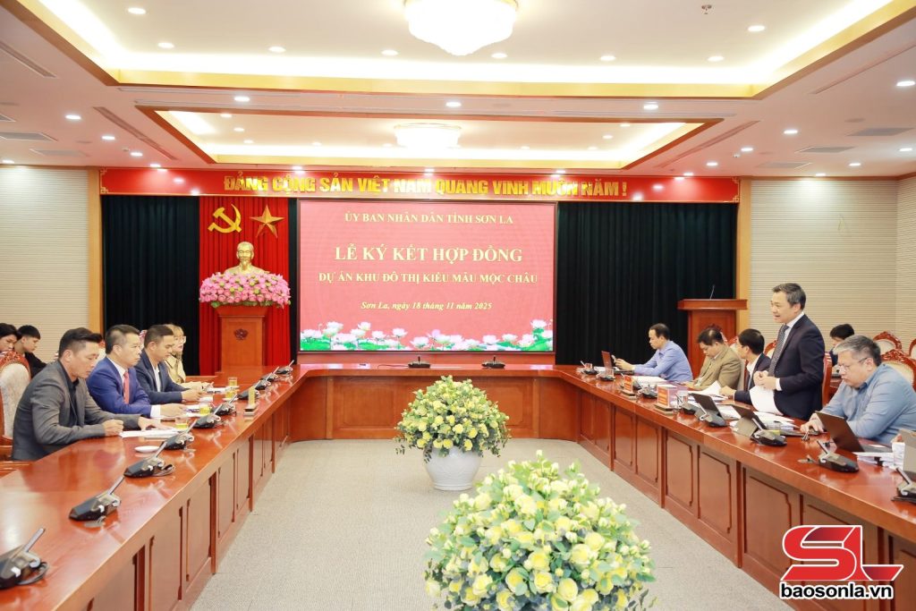 Signing Contract for Moc Chau Model Urban Area Project